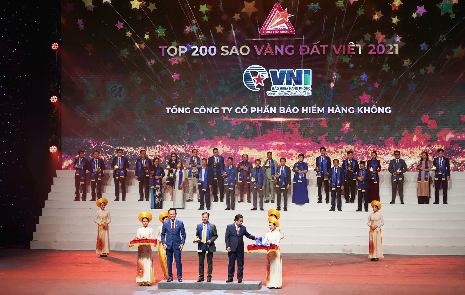 BẢO HIỂM HÀNG KHÔNG (VNI) VINH DỰ NHẬN GIẢI THƯỞNG SAO VÀNG ĐẤT VIỆT 2021